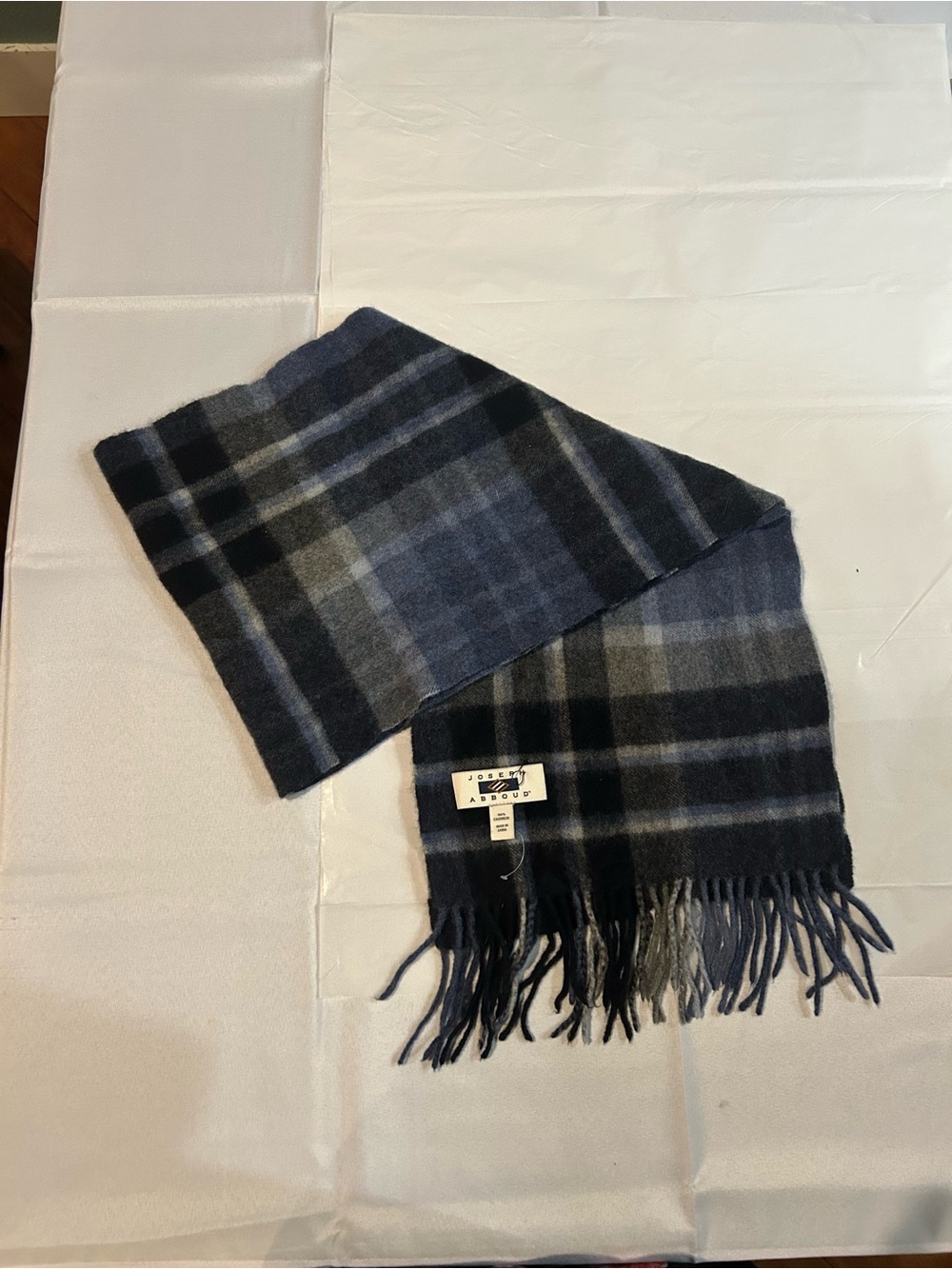 NWOT Joseph Abboud blue, navy, and grey plaid scarf made of 100% cashmere